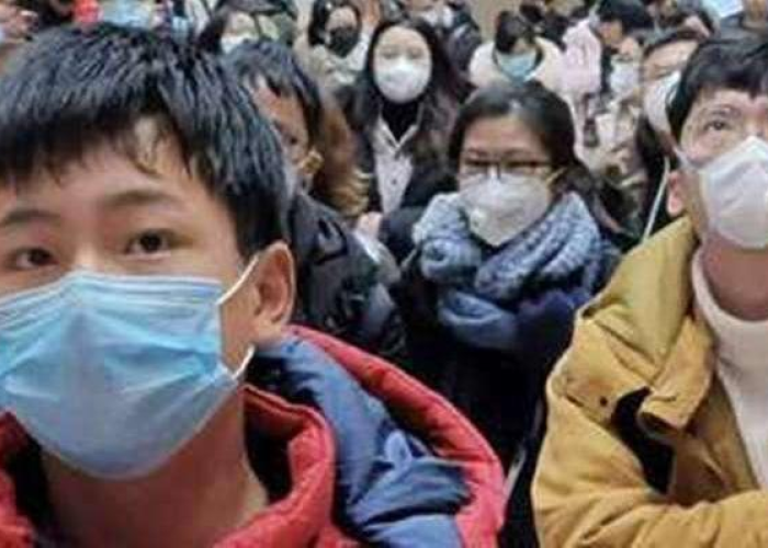 英国留学生疫情下包机回国，艰难抉择与温情瞬间