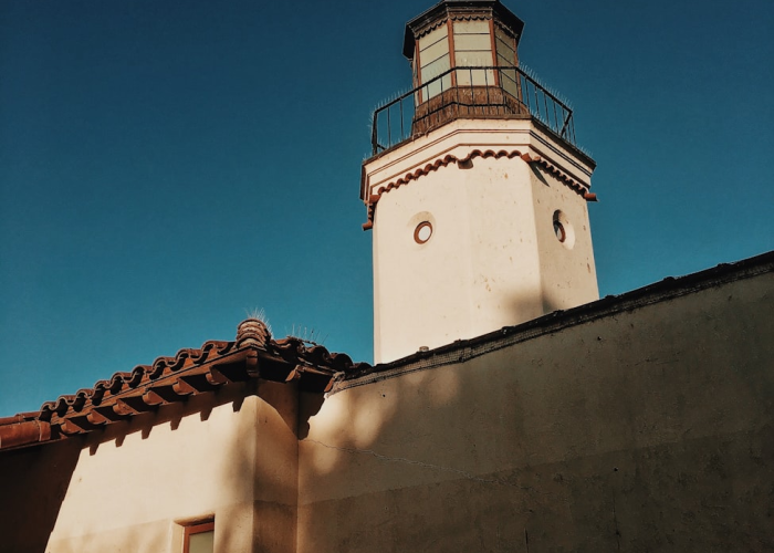 上海迪士尼，疫情下的童话堡垒与希望灯塔