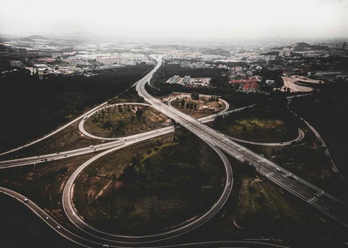 在浙江高速公路上，收集一纸滚烫的人间