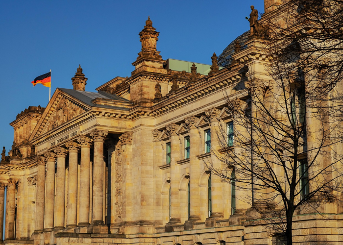 副总统宣布，美国政治版图下的权力暗涌与历史回响