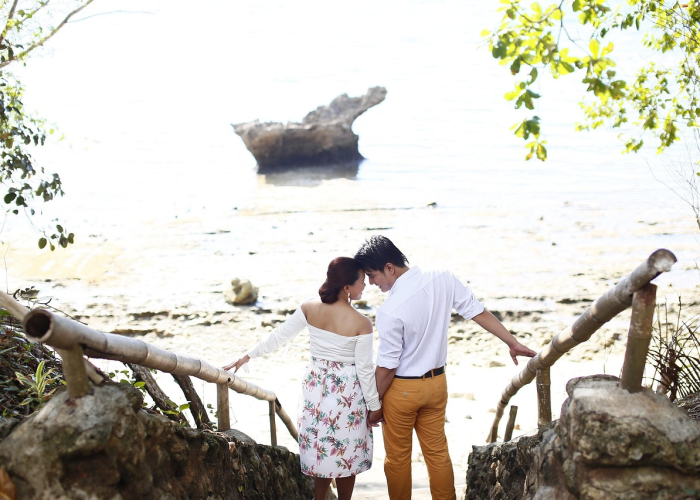 三亚湾的第三种浪花,一个家庭的潮汐与归航 三亚湾的第三种浪花,一个家庭的潮汐与归航