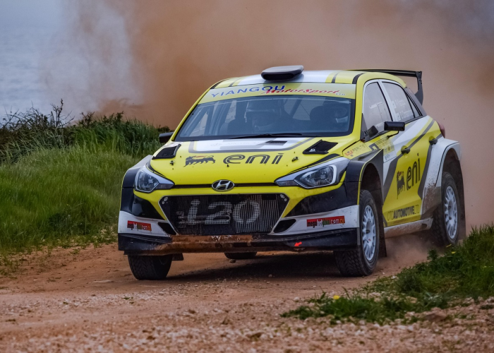 天津港平行进口车，价格洼地背后的机遇与挑战