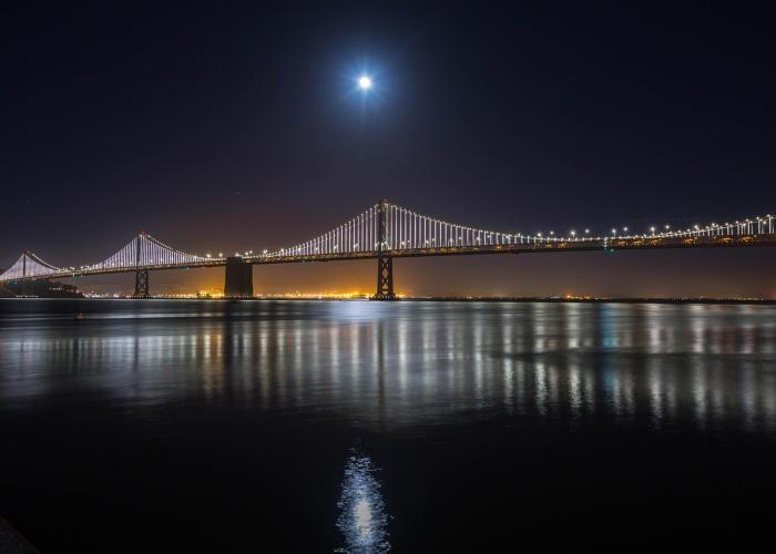 上海静默，一座超级都市的呼吸暂停与脉动重启