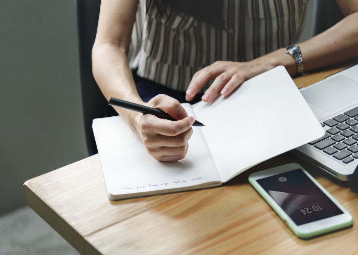 外卖被扔垃圾桶,高校管理不能只有扔的粗暴 外卖被扔垃圾桶,高校管理不能只有扔的粗暴