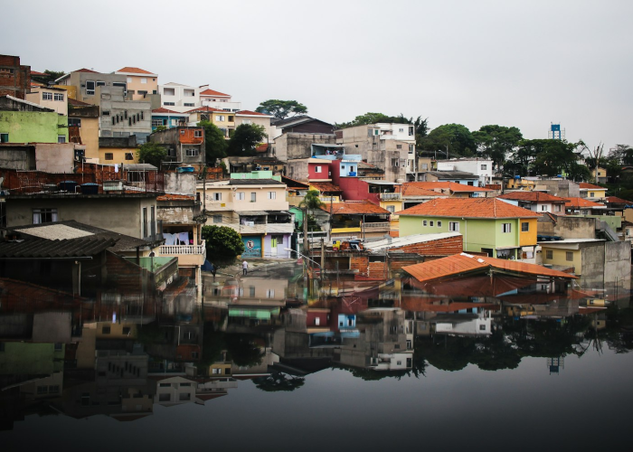 一家11口感染，商丘村庄的寂静与回响