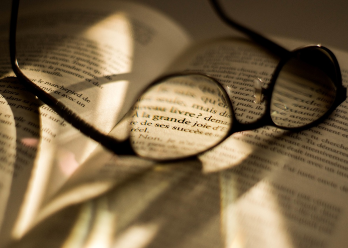 疒中藏且，一个汉字里的千年病榻与生命韧性