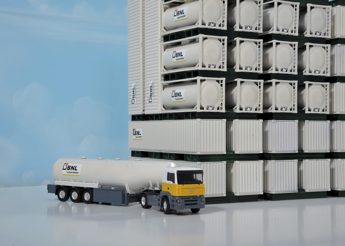 【学校内发生聚集性疫情,必须实施什么防控策略,学校内发生聚集性疫情必须实施内防输出】