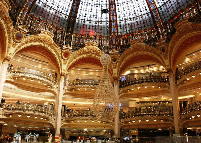 天津百货大楼，和平路与滨江道交口的百年商业地标