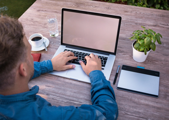 高风险地区人员外出（高风险地区出门需要什么手续）