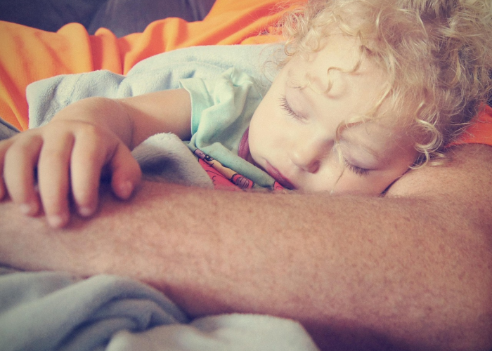 孩子感染新冠初期，家长需留意这些症状