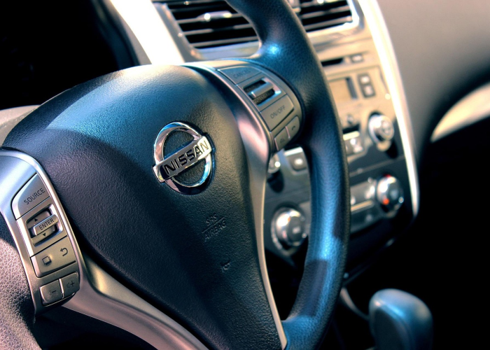 当科技成为新实木，新款奥迪A4L如何用屏幕重构驾驶的神圣感