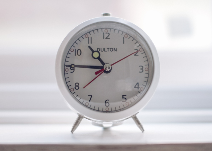 上班时间2021年10月前的意思是:10月上班日期