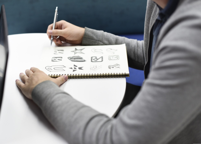 建设银行纸黄金价格走势分析，影响因素与未来展望