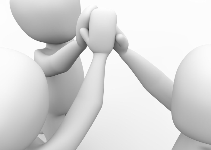 三个潜伏期/两到三个潜伏期时间段