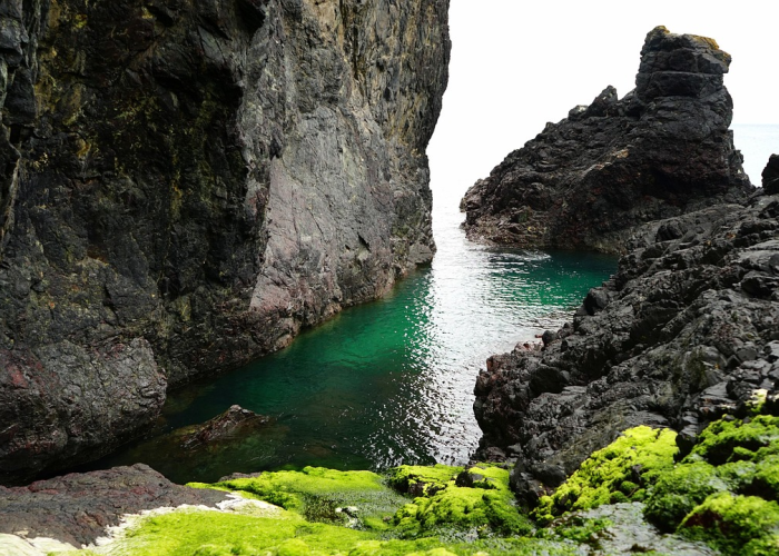 瑞丽，一座边境小城的艰难抉择