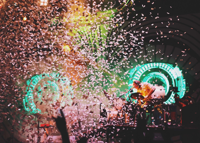 银幕魅影与时代回响，派对女郎电影的观看政治学