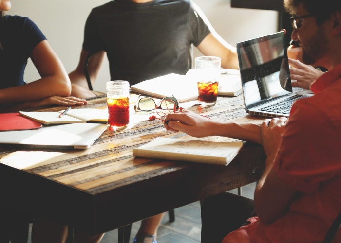 【广州23人感染酒吧负责人发声了吗/广州酒吧都关了吗】