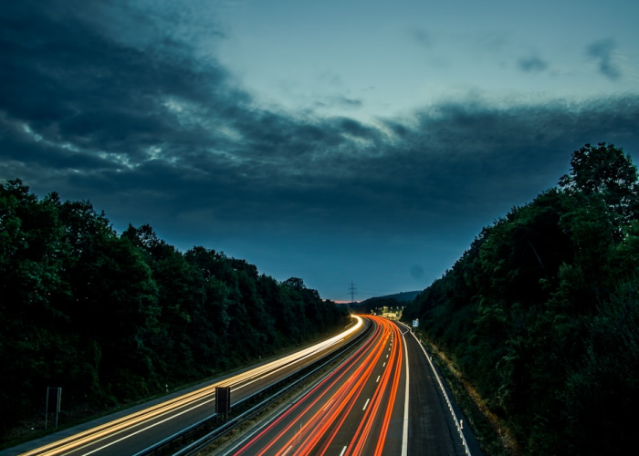 元旦高速公路收费免费吗:元旦高速公路是否免费?