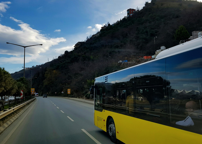 郑州公交地铁通了吗？风雨后的城市动脉复苏记