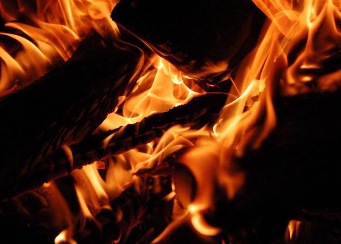 美国昨日新增新冠死亡人数持续下降，专家提醒仍需警惕