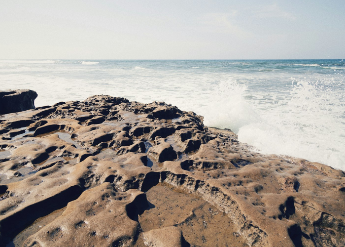 海山日常开启，在潮汐与岩石的对话中，寻找生活的恒常