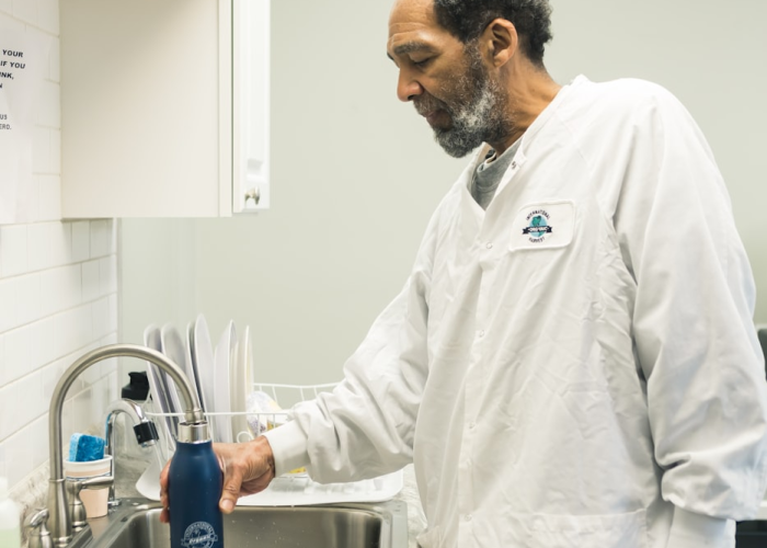 新疆卫健委书记何永慧，以人民健康为中心，持续推进卫生健康事业高质量发展