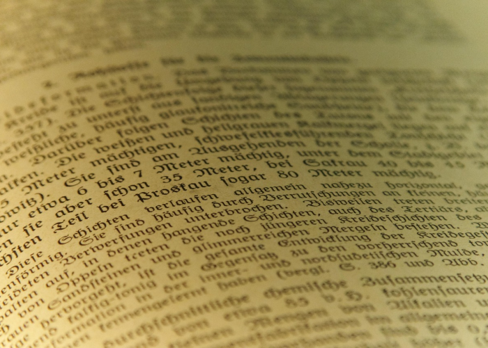 清明节是法定节假日吗？加班有三倍工资吗？