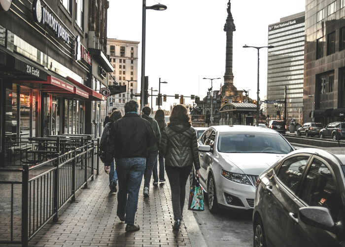 霓虹熄灭之后,上海KTV的退场与城市记忆的暗面 霓虹熄灭之后,上海KTV的退场与城市记忆的暗面