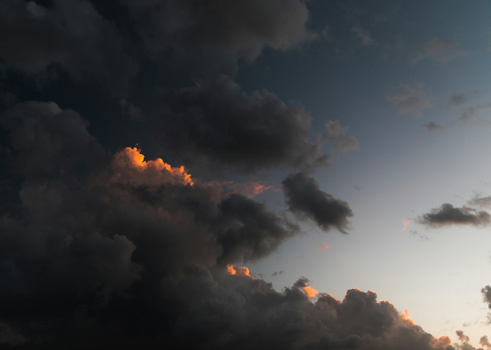 奥密克戎风暴席卷英国,近1.5万例背后的防控困局与未来挑战 奥密克戎风暴席卷英国,近1.5万例背后的防控困局与未来挑战