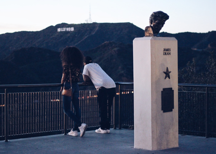 历史性的一跃，中国首次参与残奥会的里程碑时刻