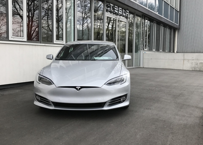 特斯拉车多少钱一辆？2024年全系车型价格解析